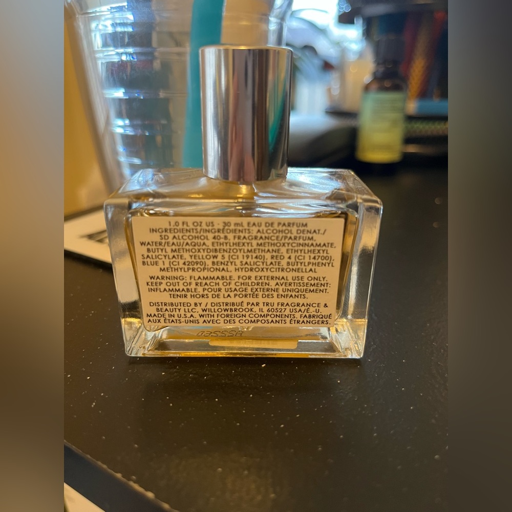 Noir Distille Perfume